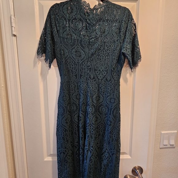 Elegant Lace Dress in Teal - Picture 2 of 3
